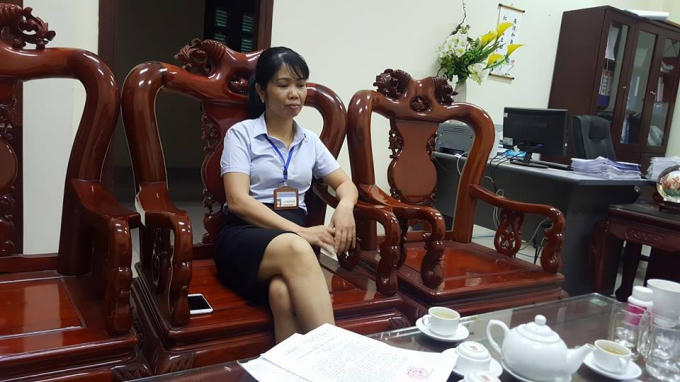 Bà Cao Thị Hồng Liên - Phó Chủ tịch UBND phường Đình Bảng làm việc với phóng viên.