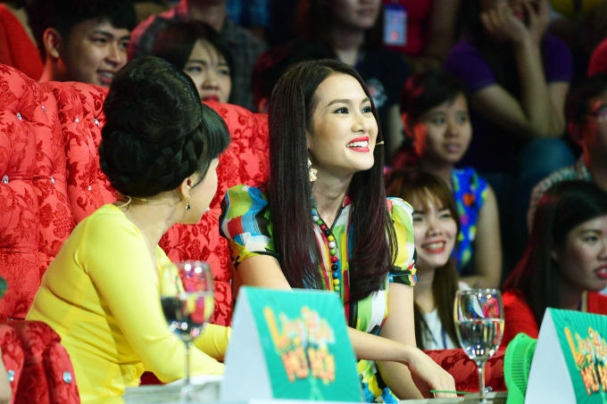 L&agrave;ng h&agrave;i mở hội: Việt Hương &ldquo;nổi da g&agrave;&rdquo; khi xem h&agrave;i kinh dị