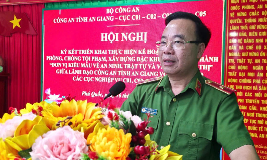 Thiếu tướng Lê Văn Tân – Phó Chánh Văn phòng Cơ quan Cảnh sát điều tra, đại diện các Cục nghiệp vụ phát biểu tại Hội nghị.
