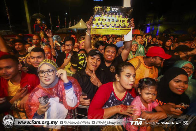 Thất bại trước đội tuyển Việt Nam, Malaysia vẫn được chào đón như người hùng
