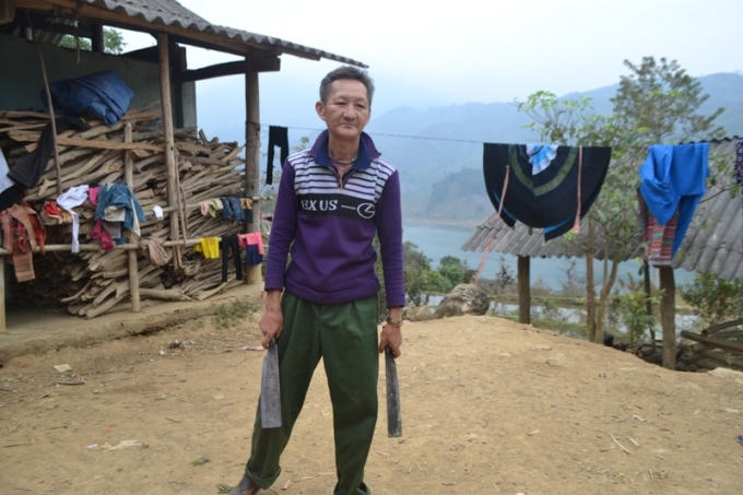Giàng Sao Diu kể chuyện đời mình. (ảnh: Phàn Giào Họ)