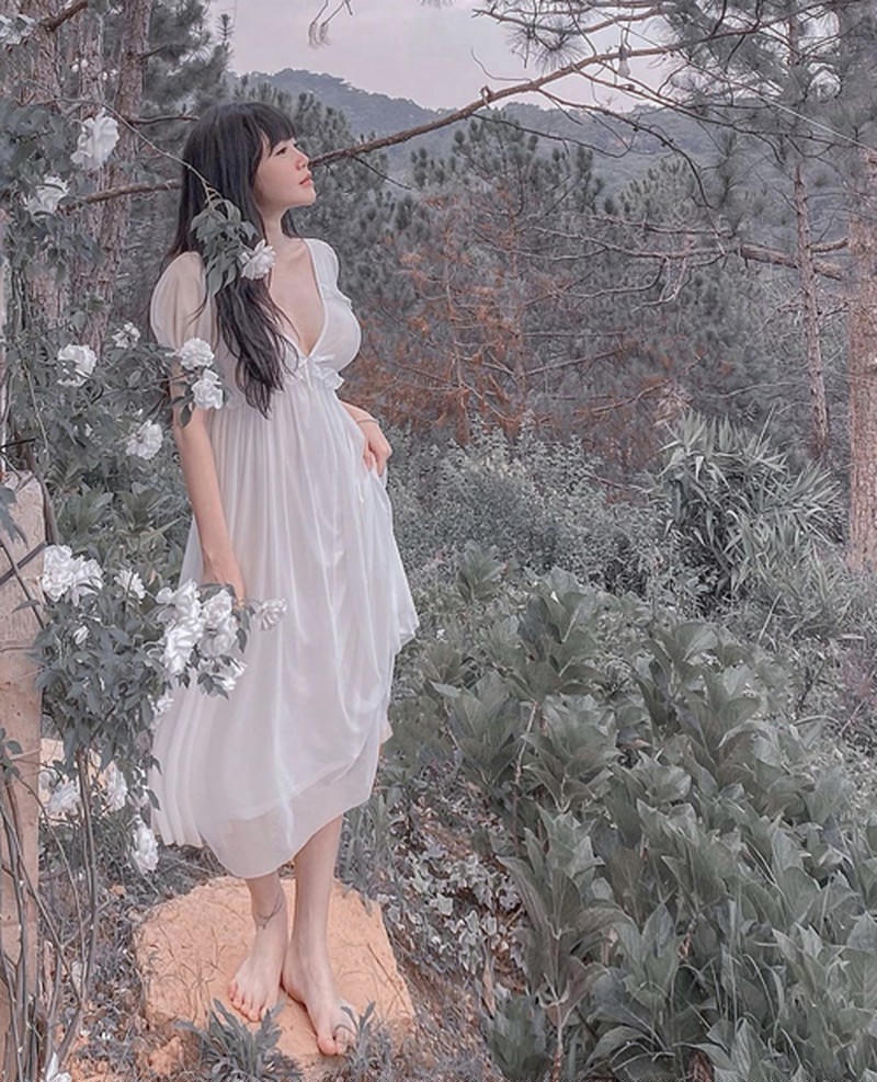 Đến thời điểm hiện tại có rất nhiều lời đồn đoán cho rằng cô và chồng ngoại quốc đã ly hôn. Tuy nhiên, Elly Trần vẫn chưa một lần lên tiếng xác minh sự việc này.