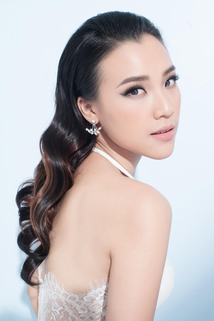 Hoàng Oanh lột xác với bộ ảnh gợi cảm sau 'Tháng năm rực rỡ'