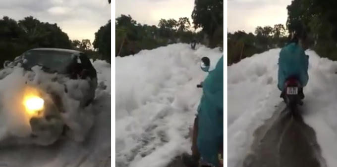 Bọt trắng phủ hai bên đường và nắp capo xe ô tô.