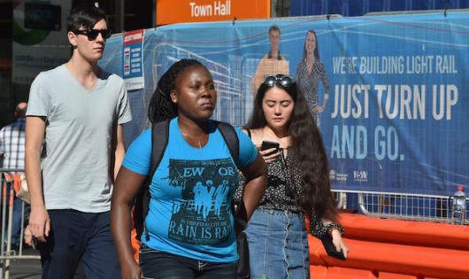 Australia n&acirc;ng chuẩn đầu v&agrave;o với người thi quốc tịch