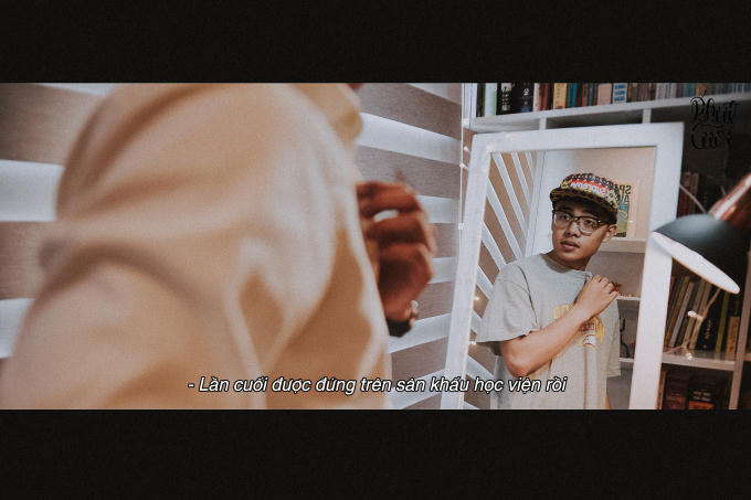 Mình vẫn còn nhớ lần đầu tiên được đứng trên sân khấu học viện, hồi hộp, mong đợi và vô cùng hạnh phúc.