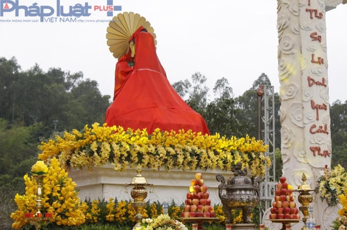 Biển người thành kính thỉnh Chư tôn đức; toàn thể nhân dân và Phật tử dự đại lễ khai mạc Chiêm bái Phật ngọc Hòa bình lớn nhất thế giới.