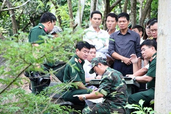 Thượng tướng Võ Văn Tuấn chỉ đạo công tác tìm kiếm cứu nạn. Ảnh Infonet.vn