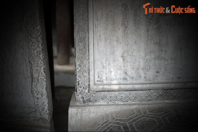 Những bài ký trên bia Tiến sĩ được viết bằng chữ Hán với những cách viết khác nhau, khiến cho các tấm bia giống như một bộ sưu tập các tác phẩm thư pháp.