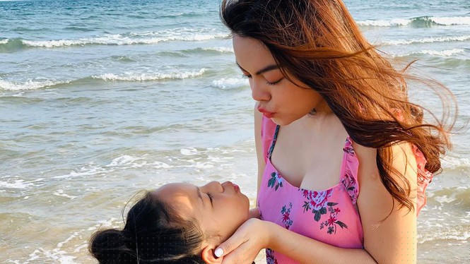 Phạm Quỳnh Anh tự tin khoe dáng nuột với đồ bơi, khó tin là gái hai con - ảnh 5