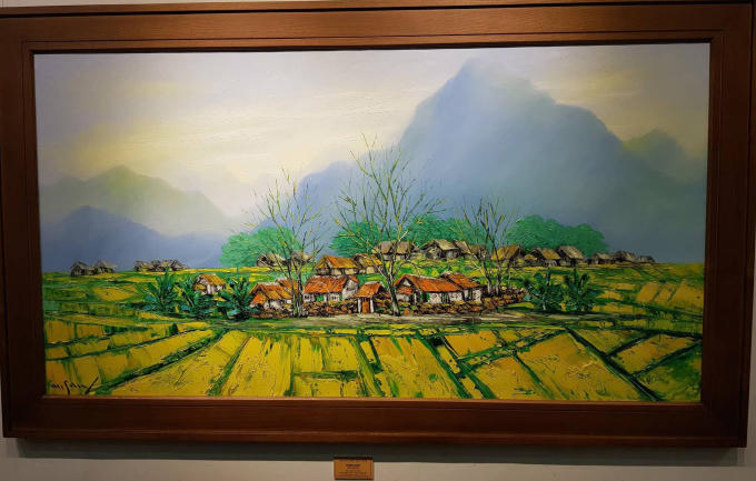 Những bức tranh mang phong cách riêng, thuần Việt.