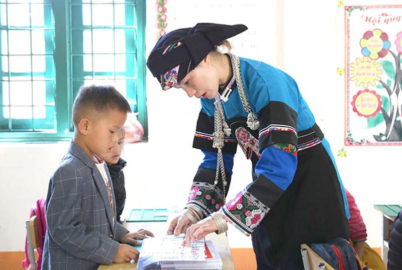 Cô giáo Lồ Thị Lan.