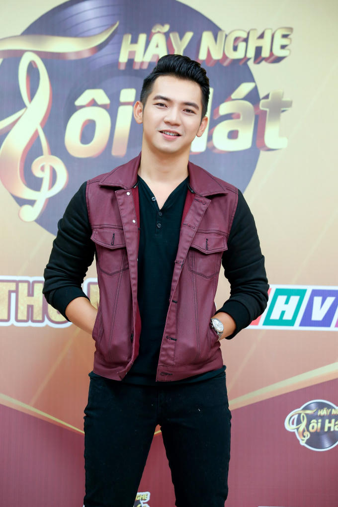 Thái Châu ganh tị Nguyễn Hưng khoe body chuẩn ở tuổi 63