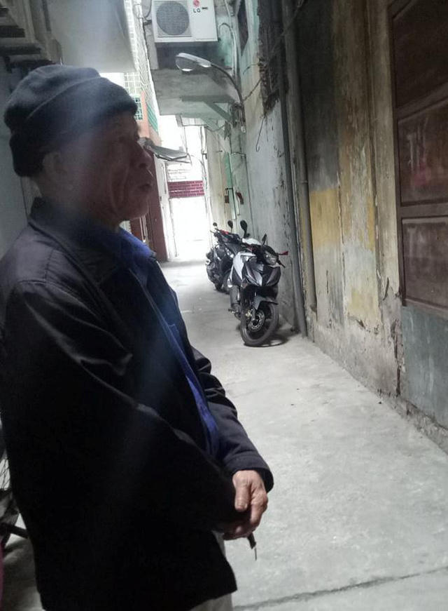 Ông Nguyễn Bốn cho biết có người nhà của đại gia Phan Văn Anh Vũ trong buổi khám xét, nhưng ông không tiết lộ ông Vũ có mặt hay không.