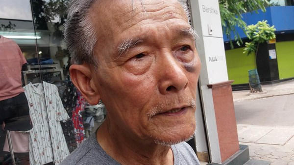 Ông Thái kể lại việc bị đối tượng Hồng xiết cổ bằng dây cáp để cướp.