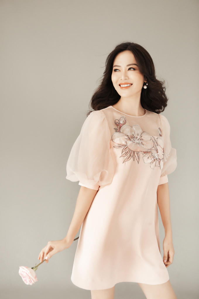 Ở tuổi 43, Hoa hậu Thu Thủy vẫn trẻ trung khiến nhiều người ghen tỵ