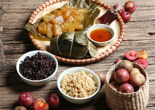 Theo quan niệm của người Việt, Tết Đoan Ngọ là tết giữa năm, khi mặt trời gần trái đất nhất, dương khí cực thịnh. (Ảnh: Dân trí)