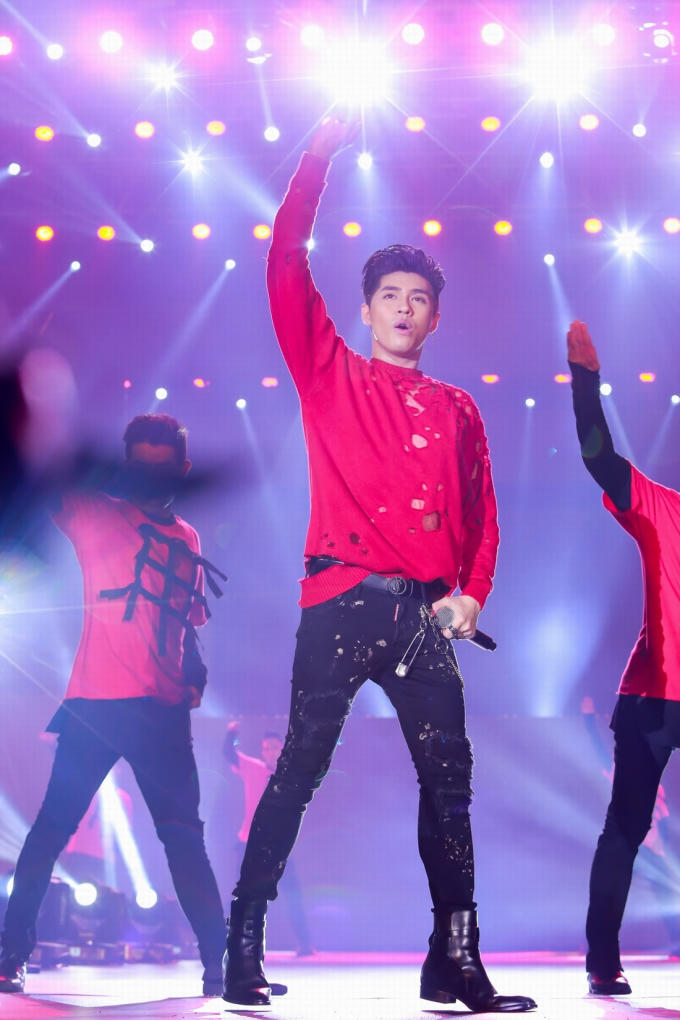 Noo Phước Thịnh khiến 20 nghìn khán giả Hà Nội