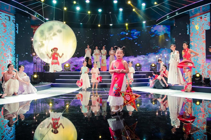 Phương Thanh thể hiện lại hit 'bự' đầu ti&ecirc;n trong sự nghiệp tr&ecirc;n s&acirc;n khấu S&agrave;i G&ograve;n đ&ecirc;m thứ 7