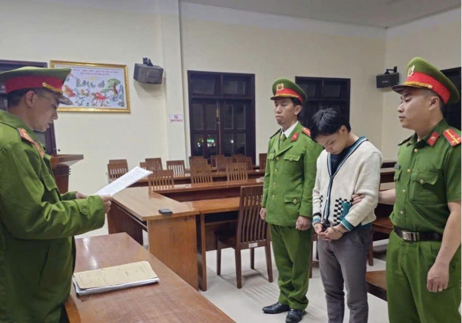 Đối tượng Trần Văn Quốc bị công an tạm giữ.