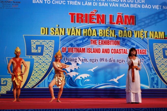 Tiết mục múa nhạc Chăm của đoàn Ninh Thuận.