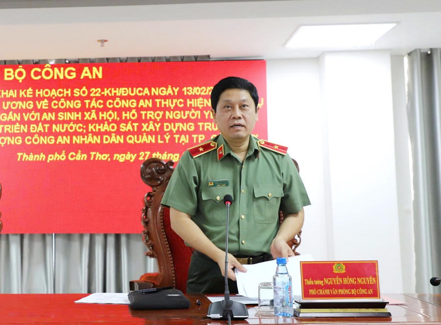 Thiếu tướng Nguyễn Hồng Nguyên – Phó Chánh Văn phòng Bộ Công an, phát biểu chỉ đạo tại buổi làm việc.