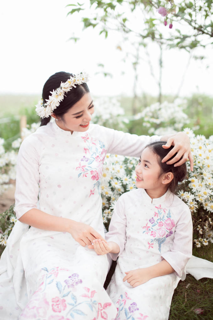 Ngọc H&acirc;n, Thanh Tú khoe sắc với c&uacute;c họa mi