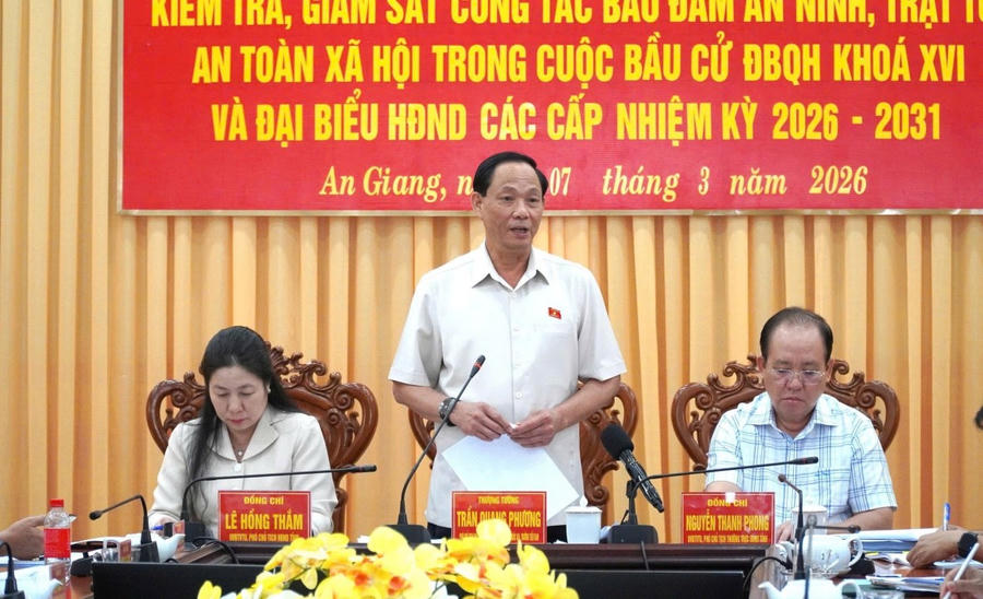 Phó Chủ tịch Quốc hội, Thượng tướng Trần Quang Phương ghi nhận, đánh giá cao công tác chuẩn bị tổ chức bầu cử của Ban Thường vụ Tỉnh ủy, Ủy ban Bầu cử tỉnh An Giang