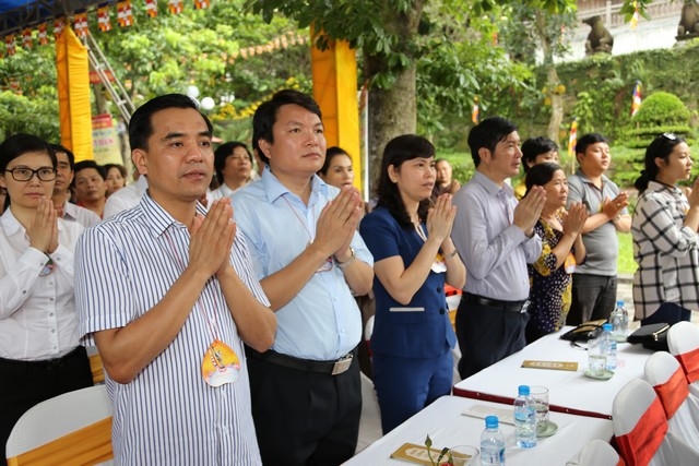 Đến dự Lễ kính mừng Phật đản có nhiều vị đến từ chính  quyền các cấp cùng bà con nhân dân thập phương.
