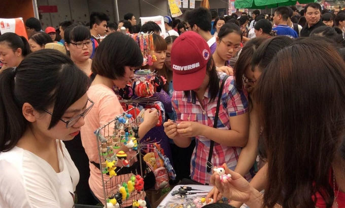 Người dân Thủ đô hào hứng với lễ hội Hoa Anh Đào lớn nhất Việt Nam