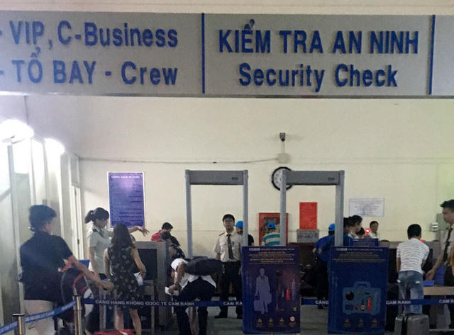 Khu vực soi chiếu an ninh hàng không.
