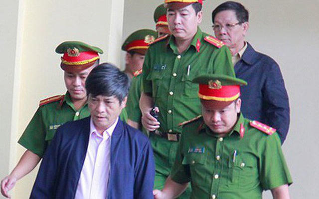 Cựu Trung tướng Công an Phan Văn Vĩnh, Thiếu tướng Nguyễn Thanh Hoá đang hầu toà vì những sai phạm liên quan đường dây đánh bạc nghìn tỷ.