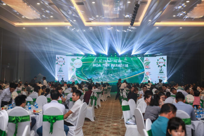 Khán phòng hơn 500 chỗ ngồi tại điểm cầu Vinh đều chật cứng
