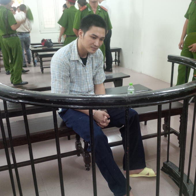 Bị cáo Chuyên trước vành móng ngựa trong phiên tòa
