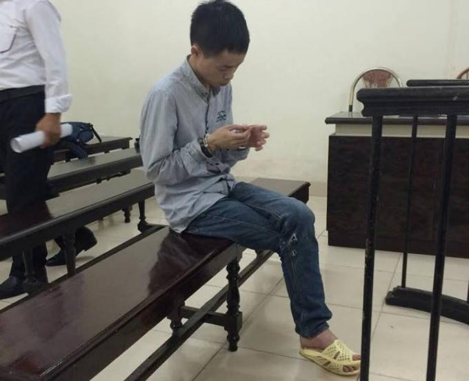 Bị cáo Tuấn trước vành móng ngựa trong phiên xét xử sơ thẩm sáng nay