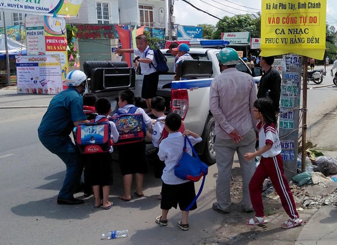 Học sinh được di tản vì trường học gần nơi xảy ra sự cố.