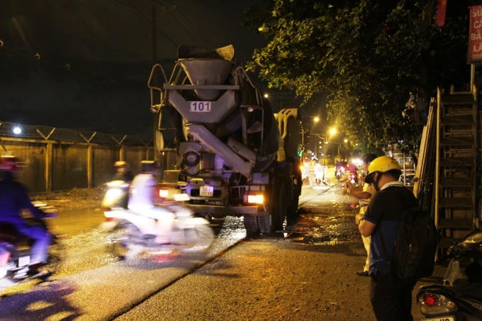 Hiện trường vụ tai nạn trên đường Phạm Văn Bạch làm một người chết tại chỗ.