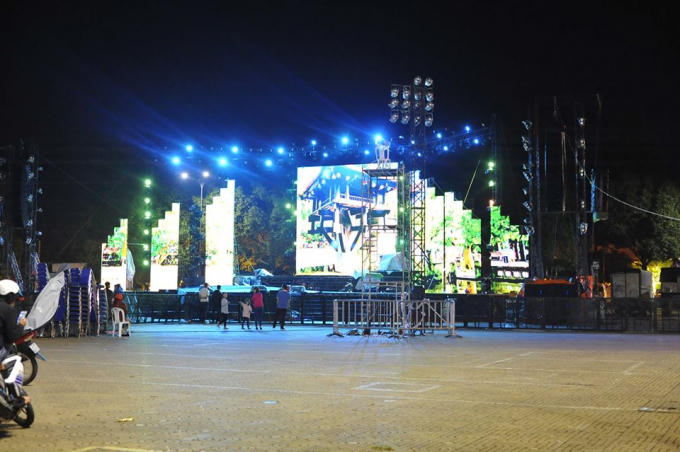 Khi hệ thống âm thanh được dựng lên đã có nhiều người dân đã tới xem. Ảnh: FB Diễn Đàn Tây Nguyên