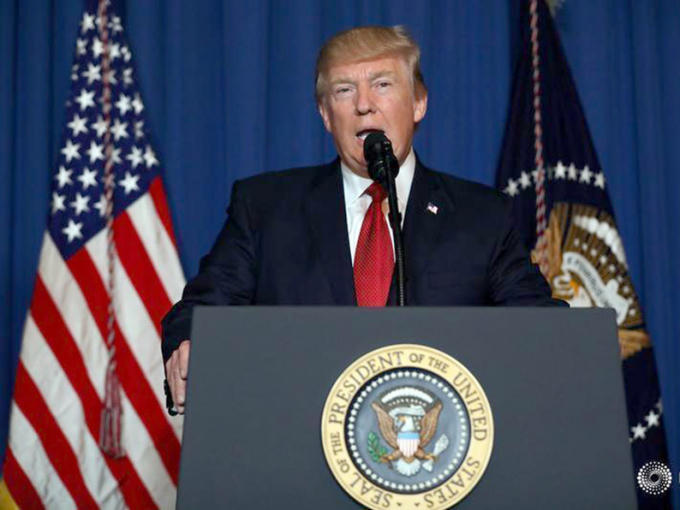 Tổng thống Trump phát biểu về vụ tấn công bằng tên lửa vào Syria. (Ảnh: Reuters)