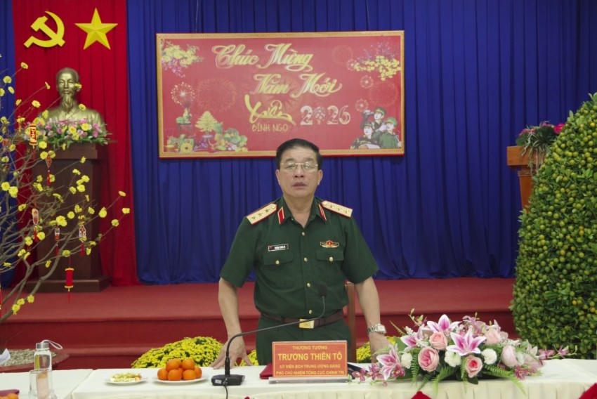 Thượng tướng Trương Thiên Tô thăm hỏi, động viên cán bộ, chiến sĩ Đồn Biên phòng cửa khẩu quốc tế Mộc Bài.