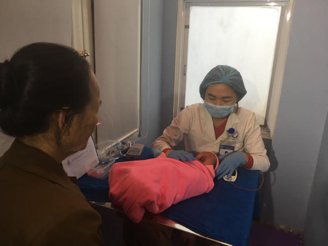 Trẻ sơ sinh cần được tầm soát dị tật, bệnh lý bẩm sinh. Ảnh: Lê Nga.