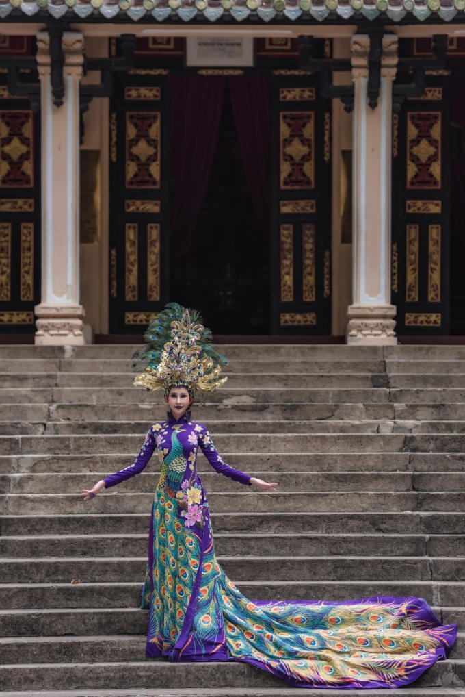 Ấn tượng với bộ Quốc phục “Khổng Tước” của đại diện Việt Nam tại Miss Asia World