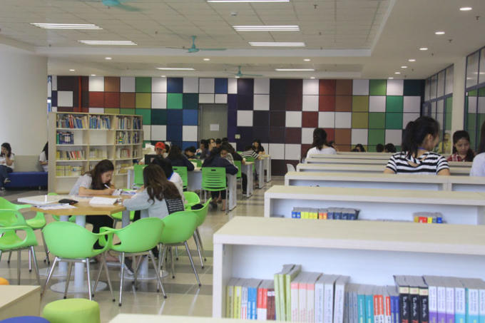 Thư viện mới đẳng cấp, ho&agrave;nh tr&aacute;ng như ở