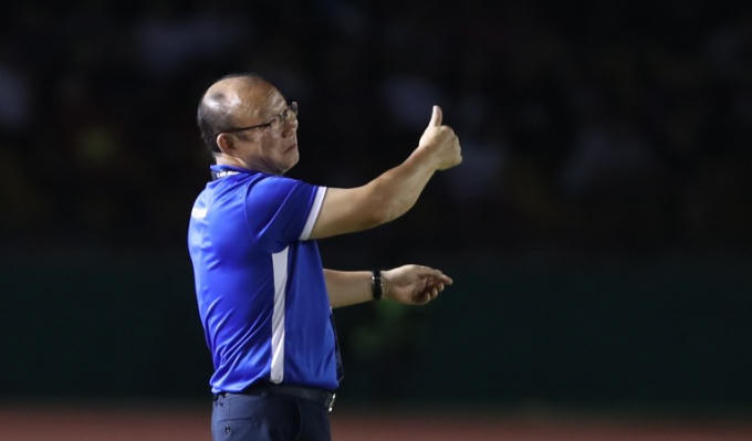 HLV Park Hang-seo luôn có quê hương ủng hộ ở sau lưng. Ảnh: Đ.Đ.