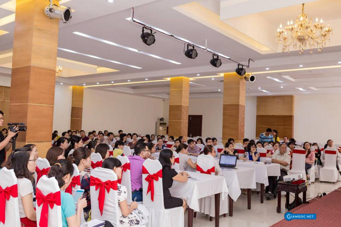 Tất cả các hội viên đều tập trung lắng nghe các chuyên gia giải đáp thắc mắc.