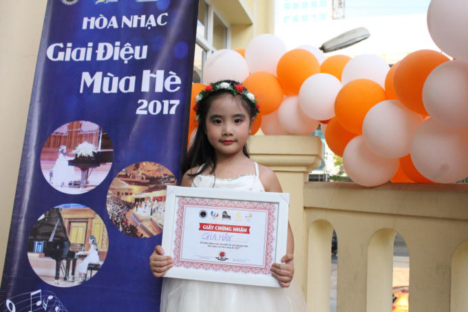 Bé Gia Hân - Học viên của Trung tâm nghệ thuật Music Plus đạt giải tiết mục biểu diễn xuất sắc.