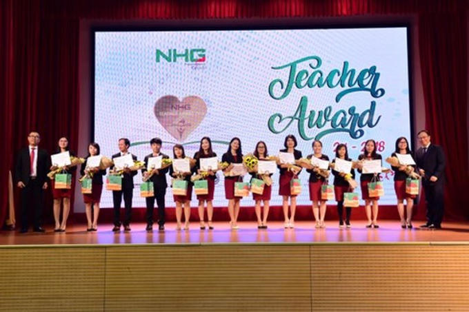 Tập đoàn Nguyễn Hoàng vinh danh 38 thầy cô có nhiều sáng kiến, đóng góp cho ngành giáo dục (ảnh: P.L)