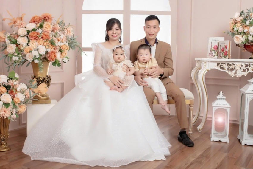 Anh Hải, chị Trang và hai con Duy Hưng, Thùy Linh hạnh phúc.