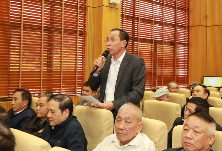 Cử tri phường Bạch Mai phát biểu ý kiến tại Hội nghị.