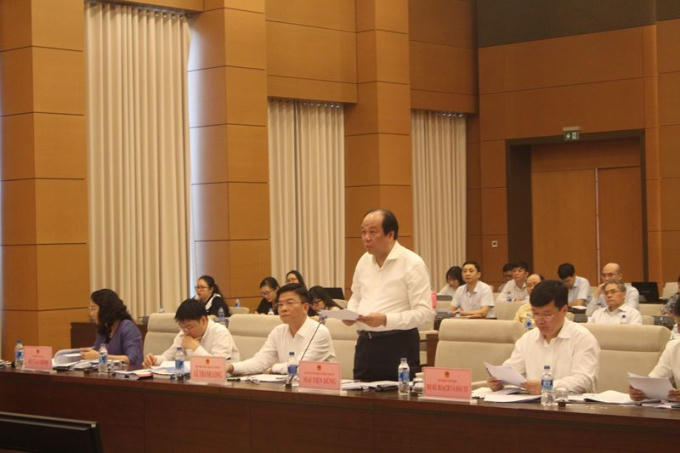 Bộ trưởng Lê Thành Long giải trình trước Ủy ban Pháp luật Quốc hội